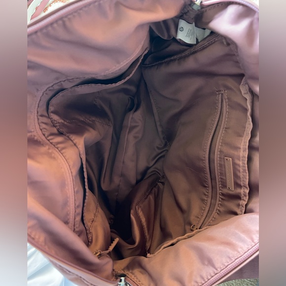 Lululemon Gathered Handle Gym Bag Vol 14L in Spiced Chai ( mauve pink ) - Picture 13 of 15
